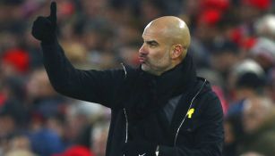 Guardiola felicita a sus jugadores desde el banquillo