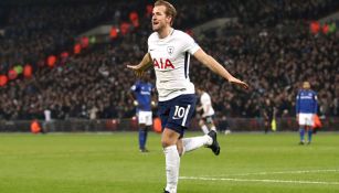 Kane celebra una anotación con el Tottenham en Premier 