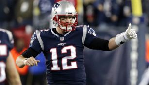 Tom Brady festejando durante el partido de Patriots vs Jaguars