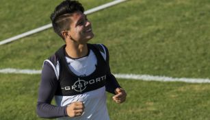 Jonathan González en entrenamiento con Rayados