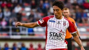 Omar Govea en acción durante un partido con el Mouscron