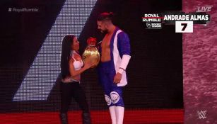 Andrade 'Cien' Almas entra al ring de Royal Rumble