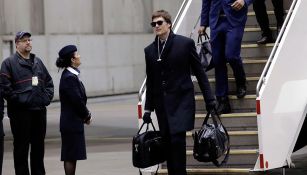 Brady baja del avión de los Patriots en su llegada a Minnesota