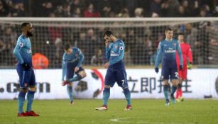 Mkhitaryan se lamenta tras la derrota frente al Swansea