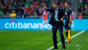 Juan Carlos Osorio da indicaciones en juego contra Bosnia 