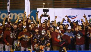 Tomateros  celebran tras ganar la Serie Final de la LMP