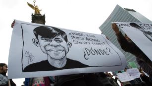 Pancarta de Marco Antonio Sánchez en una marcha en la CDMX
