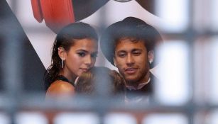Neymar y su pareja reciben a sus invitados