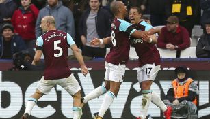 Chicharito festeja gol con West Ham