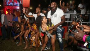 Usain Bolt disfruta de una baile sensual de una mujer