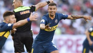 Edwin Cardona en festejo con el Boca Juniors