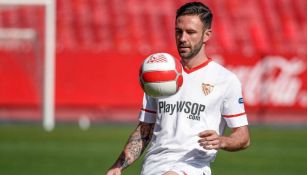 Miguel Layún durante su presentación con Sevilla