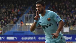 Luis Suárez celebra el primer gol contra el Eibar 