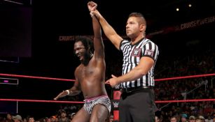 Rich Swann gana lucha en la División Crucero de WWE