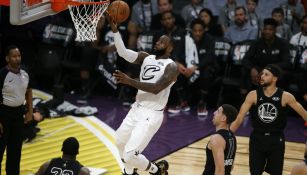 LeBron James, apunto de encestar en el Juego de Estrellas 2018