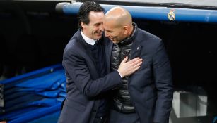 Unai Emery se saluda con Zidane en la Ida de Octavos