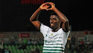 Djaniny Tavares festeja un gol contra León