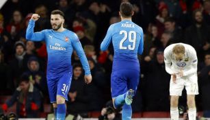 Kolasinac festeja luego de anotar frente a Östersunds