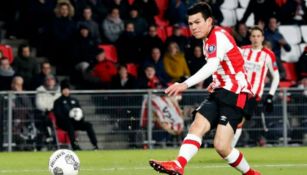 Lozano dispara en un encuentro del PSV