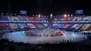 Gran espectáculo de banderas en la ceremonia de clausura 