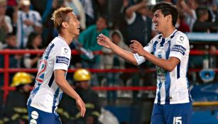 Honda y Gutiérrez celebran un gol