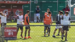 Jugadores de Chivas en un práctica del equipo 
