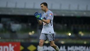 Marchesín aplaude el cuarto gol del América