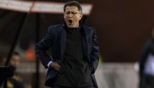 Osorio grita en un partido del Tri