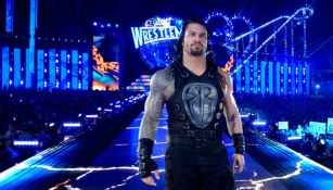 Roman Reigns camina en Wrestlemania 33 al ring 