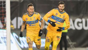 Gignac pelea el balón contra rival de Toronto