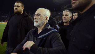  Iván Savvidis es sacado de la cancha tras incidente