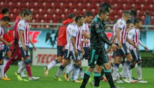 Chivas se retira al vestidor cabizbajo tras derrota contra Santos en Copa MX 