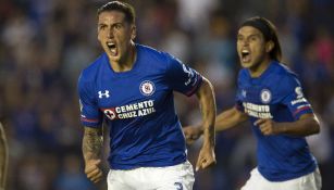 Cruz Azul festeja gol de Enzo Roco frente a Pumas