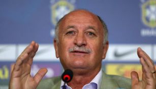 Scolari en una conferencia de prensa de Brasil 