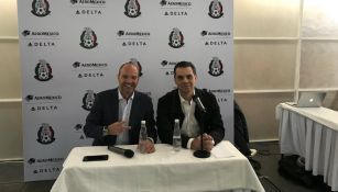 Christian Martinoli y Luis García durante un evento de Aeroméxico