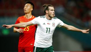 Gareth Bale festeja durante el encuentro frente a China