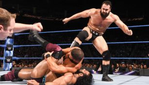 Rusev durante el combate en SmackDown live