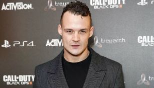 Josh Herdman posa en una alfombra roja