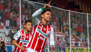 Barragán celebra el primer gol de Necaxa