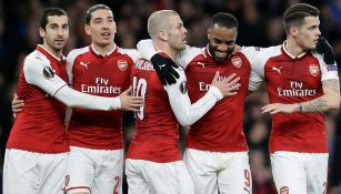 Jugadores del Arsenal celebra un gol contra CSKA