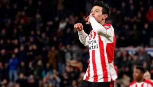 Lozano celebra un tanto con el PSV