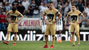 Los jugadores de Pumas, frustrados durante el partido contra Monterrey