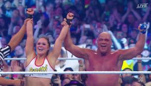 Ronda Rousey festeja el triunfo