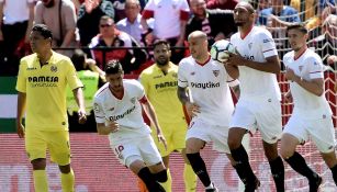 Jugadores del Sevilla celebran un tanto vs Villarreal 