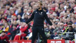 Jürgen Klopp lanza un grito en un juego del Liverpool