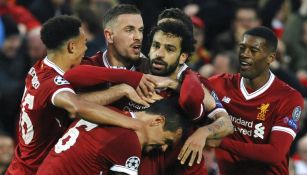 Liverpool festeja tras anotar frente a la Roma