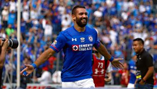 Martín Cauteruccio festeja gol con Cruz Azul