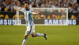 Messi celebra gol con la selección argentina