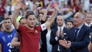 Totti, durante su despedida en el Olímpico de Roma