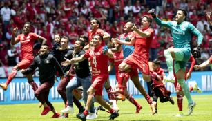 Jugadores de Toluca festejan su pase a la Final del Clausura 2018